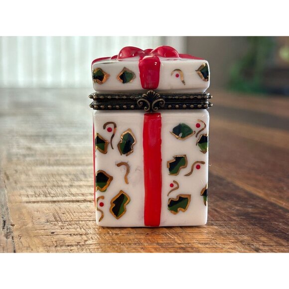 Hand-Painted Ceramic Gift Box Trinket With Red Bow & Holly Design Hinged Lid Jew - Picture 1 of 9